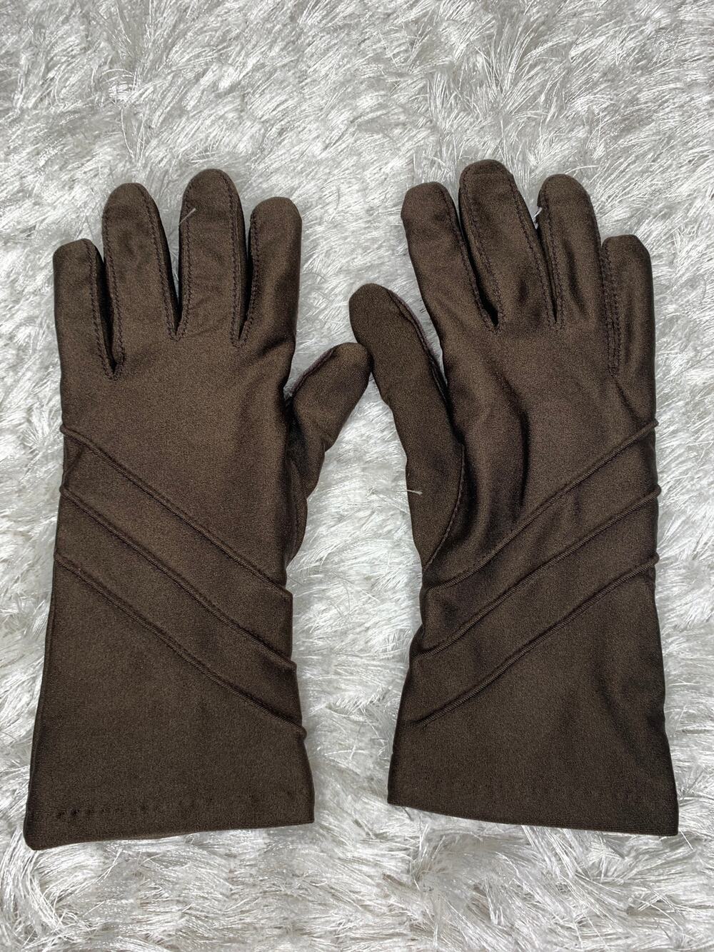 Isotoner Brown Gloves Faux Leather Palm Stretch Fabric Diagonal Tucks in Fabric